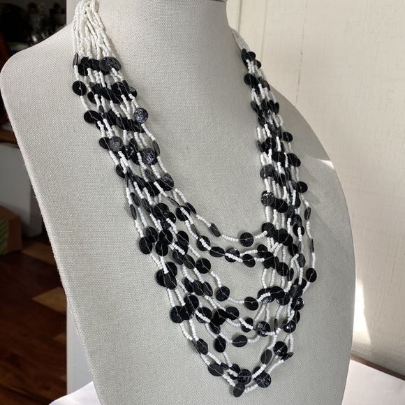 Fun black and white seed beed shell necklace - Picture 3 of 5